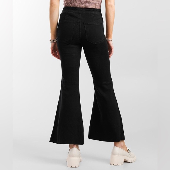 WE THE FREE PEOPLE Youthquake Flare Stretch Cropped Jean Black Sz 26 Frayed Hem - Picture 3 of 11